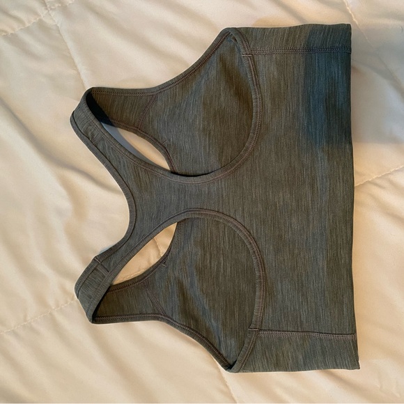 nike sports bra - Picture 2 of 2